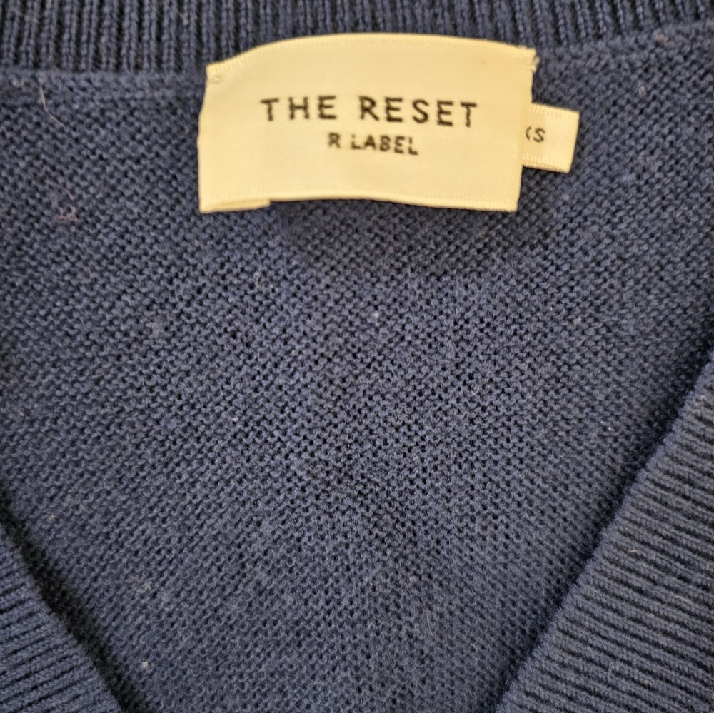 The Reset R Label 100% Wool Navy Blue V-Neck Preppy Oversized Sweater Sz XS- M - Picture 3 of 9